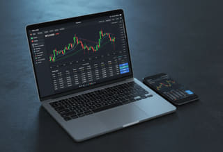 Sezione di monitoraggio con storico delle transazioni e rendimento del portafoglio